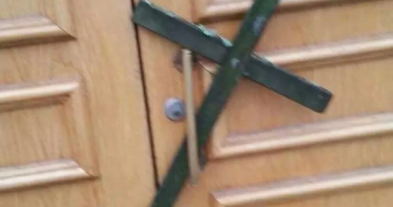 İsveç’te iki camiye ırkçı saldırı!