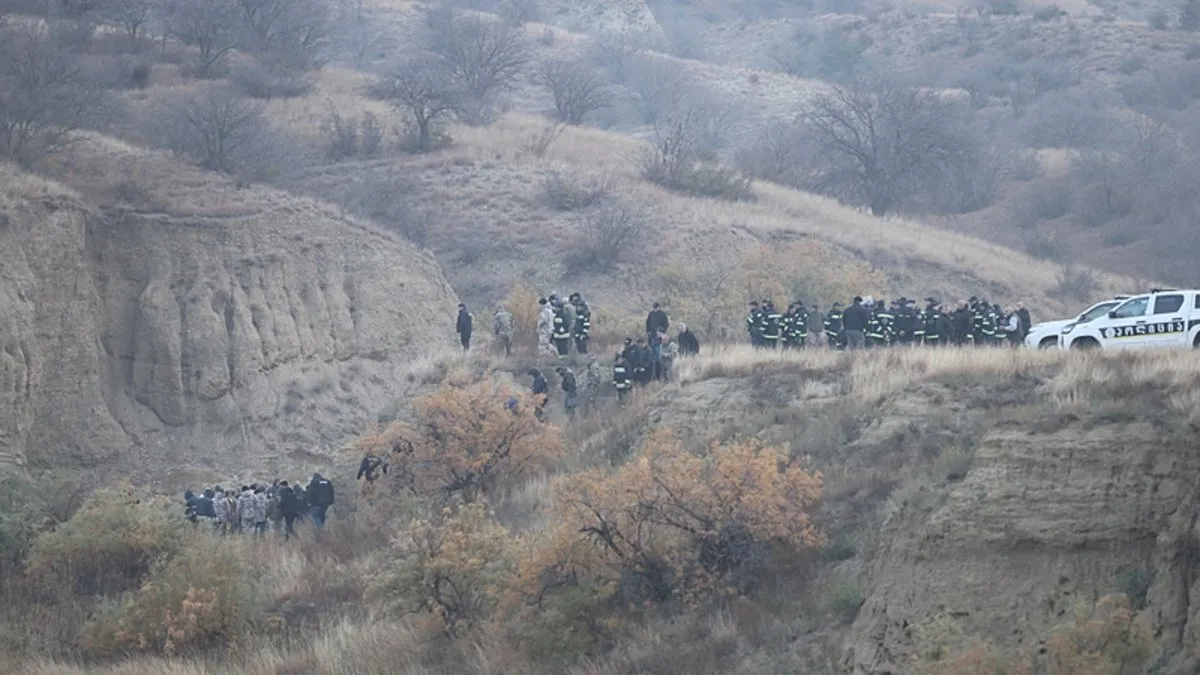 Uzman ekipler enkazda inceleme yapıyor: İşte uçağın düştüğü o nokta! Uzman ekipler enkazda inceleme yapıyor: İşte uçağın düştüğü o nokta!