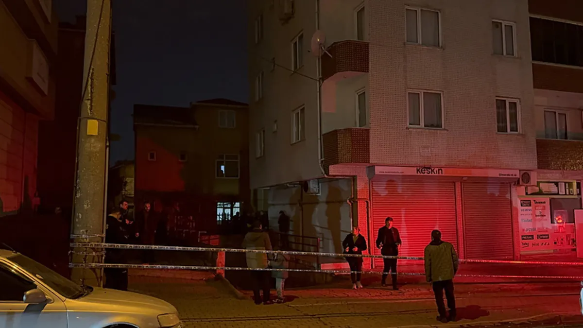 Gebze’de 5 katlı binanın girişinde çökme oluştu: Vatandaşlar tahliye edildi! Gebze’de 5 katlı binanın girişinde çökme oluştu: Vatandaşlar tahliye edildi!