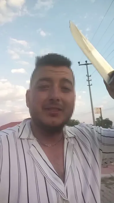 Karısını bıçaklayan koca telefon ile canlı yayın yaptı: Namusumuzu temizledik!