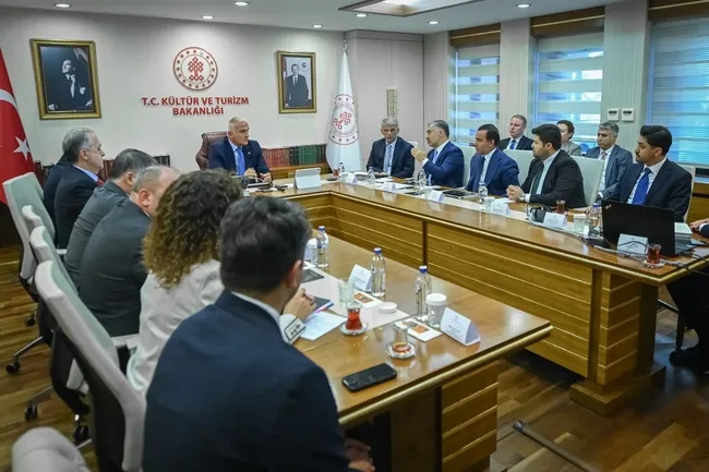 bakan-ersoy-duyurdu-muzelerde-yeni-donem-tc-kimlik-kartlari-muzekart-oluyor-1790839904267.jpg