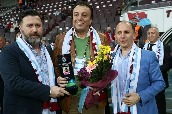 Trabzonspor’da efsanelere plaket verildi