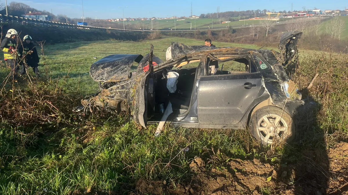 Otomobil tarlaya yuvarlandı: 1 ölü