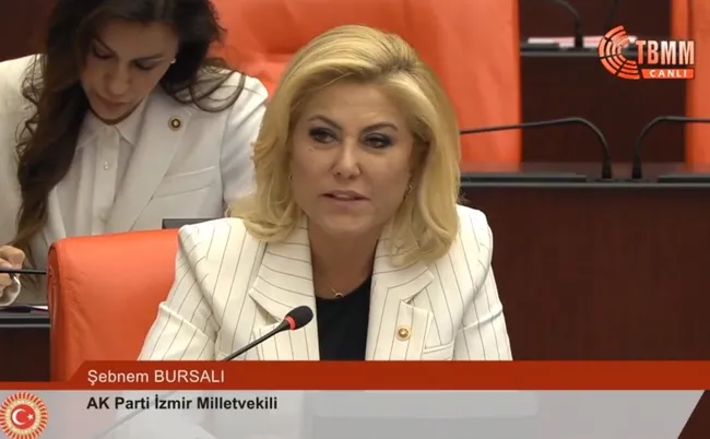 ak-parti-izmir-milletvekili-sebnem-bursalidan-muge-anli-ve-turkuvaz-medyaya-tesekkur-roman-gencleri-sanatla-bu-1698843646402.jpg
