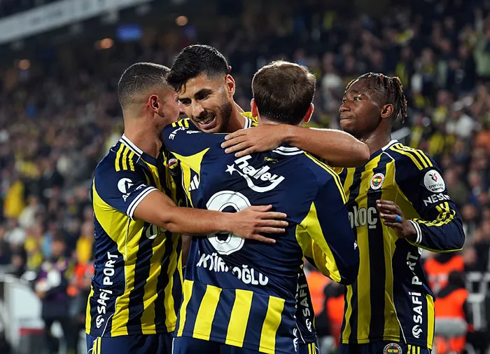 fenerbahce-hata-yapmadi-kanarya-zirve-takibini-surdurdu-1760901128033.jpeg