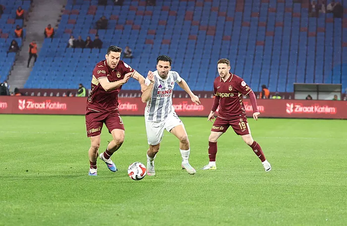trabzonspor-kupada-farka-kostu-fethispor-karsisinda-3-gollu-galibiyet-1770146481710.jpeg