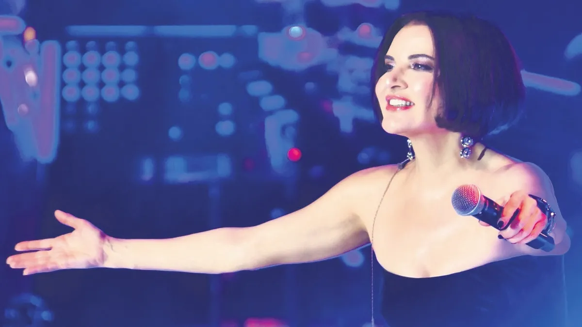 ‘Aşkın Yalanmış’ derken artık gülümsüyorum’