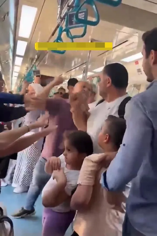 marmaraydaki-saldiri-sosyal-medyanin-manipulatuf-yuzunu-ortaya-cikardi-uzmanlardan-uyari-oyuna-gelmeyin-1748958979360.jpg Marmaray’daki saldırı sosyal medyanın manipülatif yüzünü ortaya çıkardı! Uzmanlardan uyarı: Oyuna gelmeyin!
