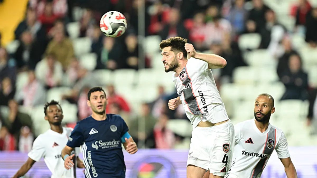 Gaziantep FK’da Fenerbahçe maçı öncesi 3 şok birden! Gaziantep FK’da Fenerbahçe maçı öncesi 3 şok birden!