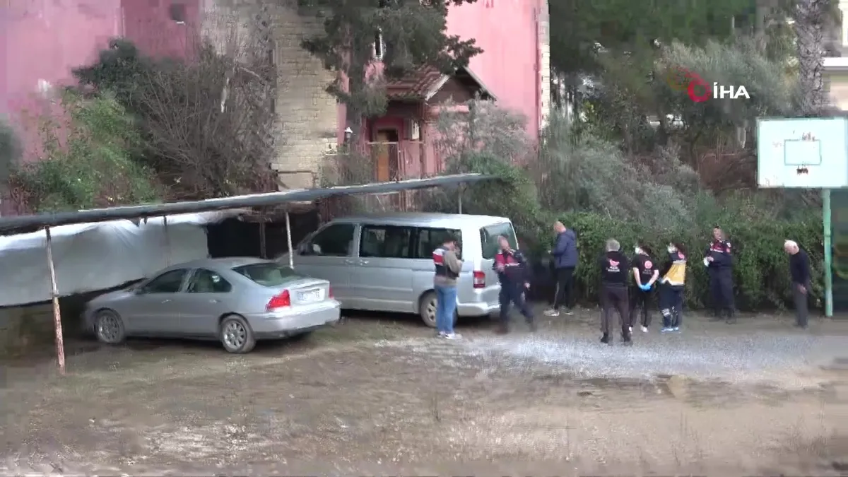 Antalya’da otel otoparkında başından vurulmuş ceset bulundu | Video videosunu izle Antalya’da otel otoparkında başından vurulmuş ceset bulundu | Video videosunu izle