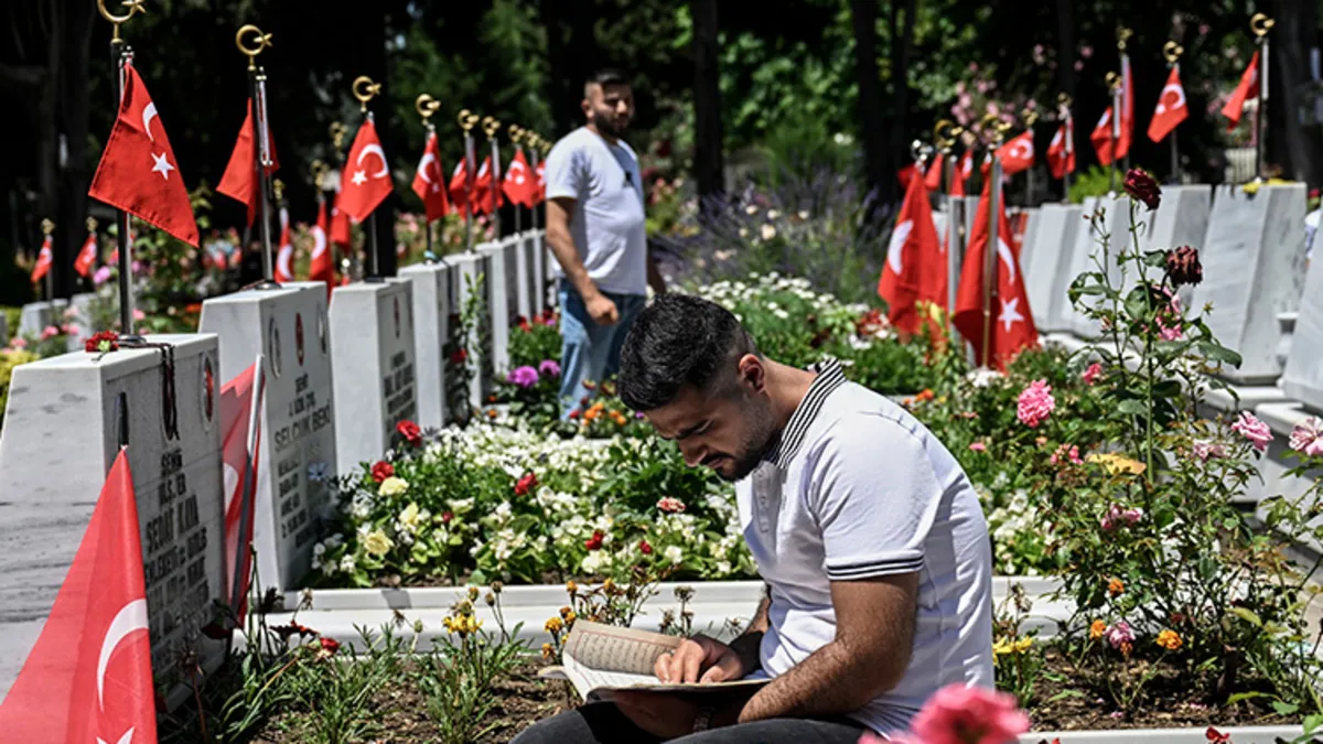 Şehit yakını maaşlarına artış geliyor: AK Parti’den TBMM’de yeni yasa hazırlığı Şehit yakını maaşlarına artış geliyor: AK Parti’den TBMM’de yeni yasa hazırlığı
