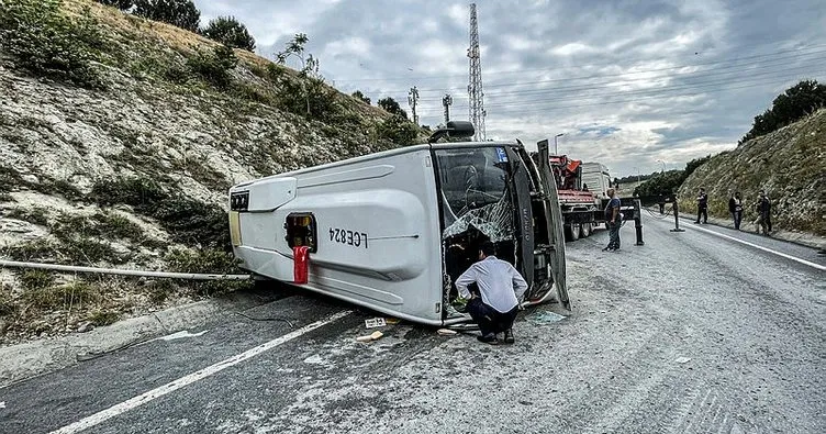 Başakşehir’de servis otobüsü devrildi: Çok sayıda yaralı var
