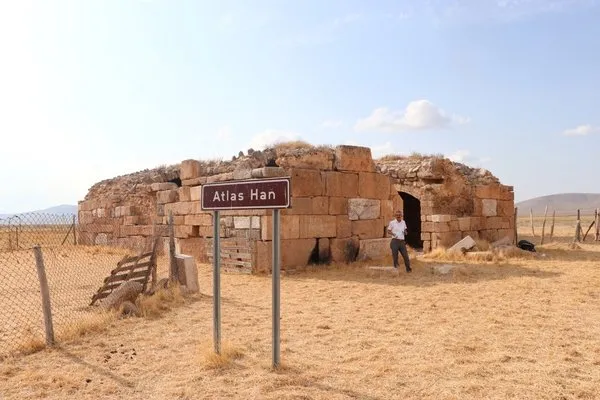 Tarihi Atlas Han turizme kazandırılmayı bekliyor!
