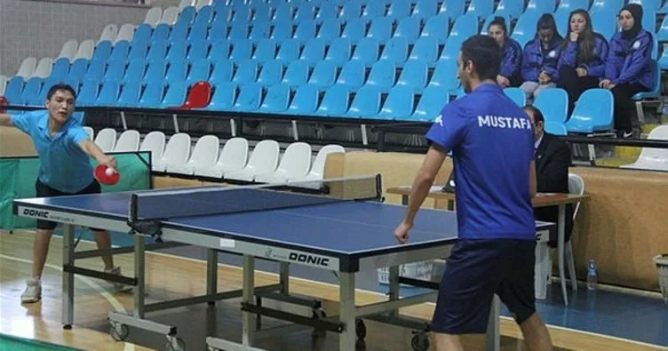 Erzincan’da gençler masa tenisi müsabakaları başladı