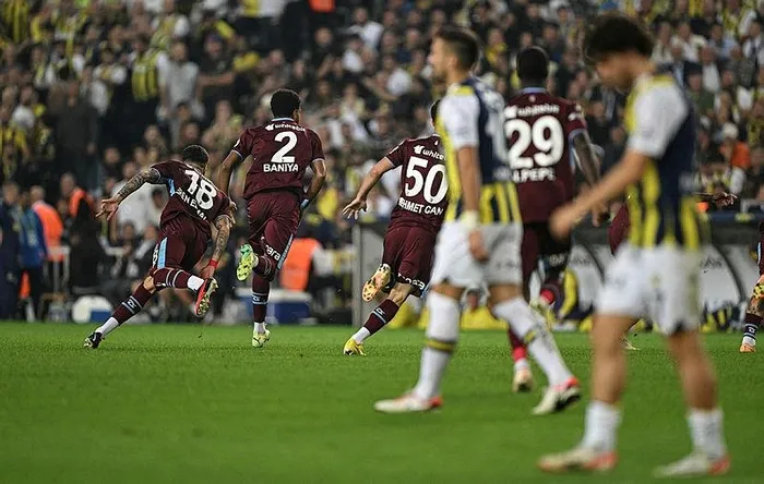 kadikoyde-fenerbahceye-soguk-dus-trabzonspor-seriyi-bozdu-1699124060526.jpeg