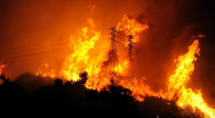 ABD’de ünlülerin evleri yanıyor
