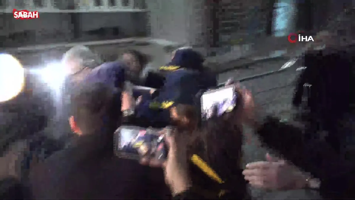 Arkadaşı cinayeti itiraf etti! Tuğyan Ülkem Gülter, annesi Güllü’yü kasten öldürme suçlamasıyla tutuklandı | Video videosunu izle Arkadaşı cinayeti itiraf etti! Tuğyan Ülkem Gülter, annesi Güllü’yü kasten öldürme suçlamasıyla tutuklandı | Video videosunu izle