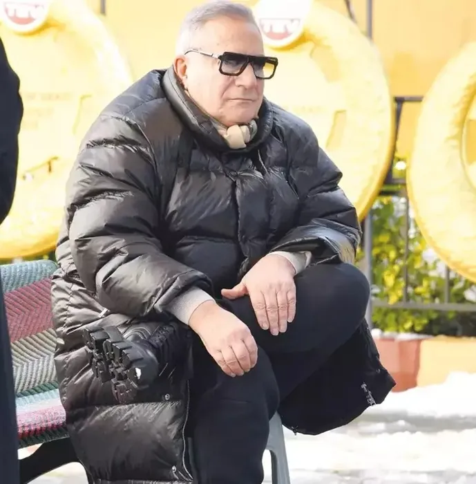 Mehmet Ali Erbil eski kayınvalidesini gözyaşlarıyla son yolculuğuna uğurladı! Eski eşi Tuğba Coşkun’u yalnız bırakmadı