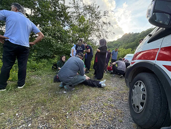 orduda-feci-kaza-minibus-ucuruma-yuvarlandi-9-yarali-1781026303636.jpg