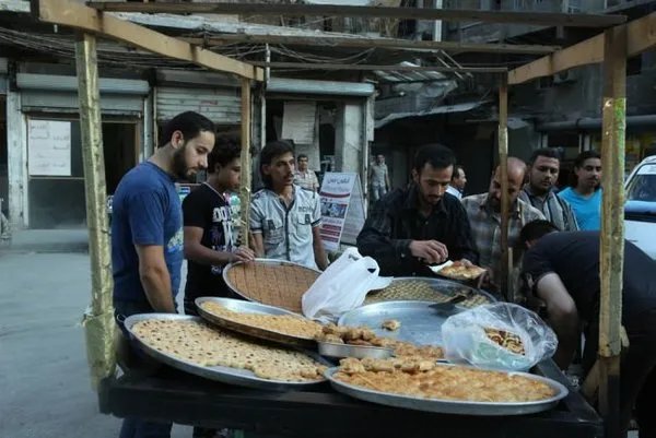 Harabeye dönen Halep'te Ramazan sevinci