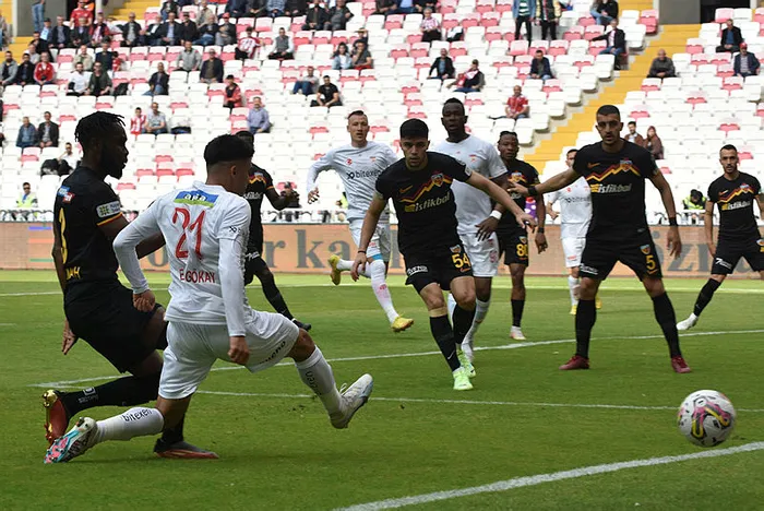 sivasspor-ile-kayserispor-puanlari-paylasti-1686067242137.jpg