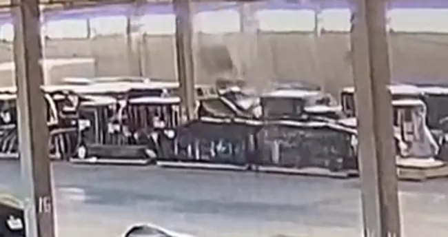 Mersin’de bir işçi 20 metre yükseklikteki çatıdan düşüp öldü Mersin’de bir işçi 20 metre yükseklikteki çatıdan düşüp öldü