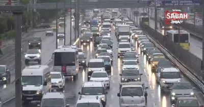 İstanbul’da sağanak yağmur trafiği kilitledi | Video