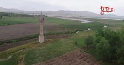 Sular altında kalan köyün ’yalnız minaresi’ | Video