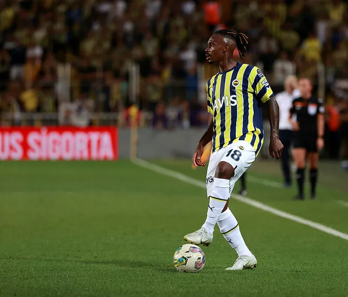 son-dakika-fenerbahce-transfer-haberleri-fenerbahceye-talih-kusu-kondu-avrupa-devi-yildiz-isim-icin-teklif-yap-1667480859783.jpg