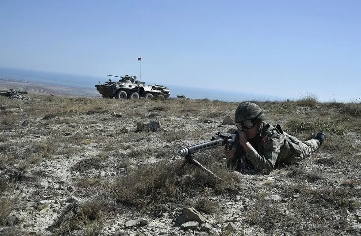 Azerbaycan Savunma Bakanlığı duyurdu! Türkiye ve Azerbaycan’dan gözdağı! Zırhlı birliklerden gövde gösterisi...