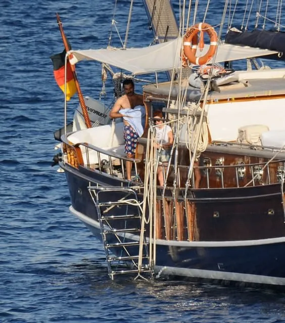 Kenan İmirzalıoğlu ile gizemli güzel teknede yakalandı