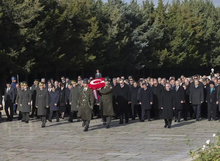 Devlet erkanı Atatürk’ü Anıtkabir’de andı