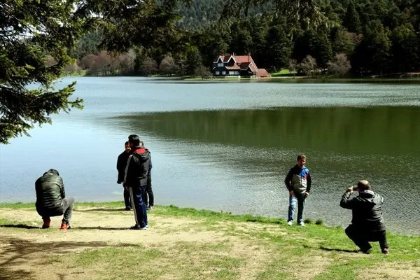 Gölcük Tabiat Parkı tatilcilerin ilgi odağı oldu