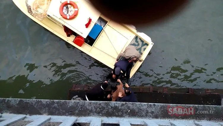 Unkapanı Köprüsü’nden atlayan kişinin kurtarılması kamerada