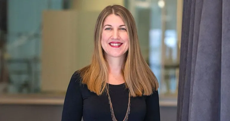 Taşın kalbinde göğün eşiğinde