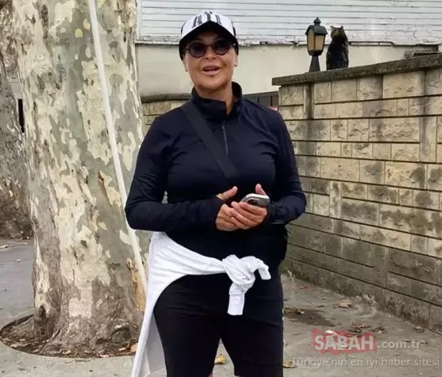 An itibariyle Güllü ile aşk Hülya Avşar havuz başında böyle poz verdi!