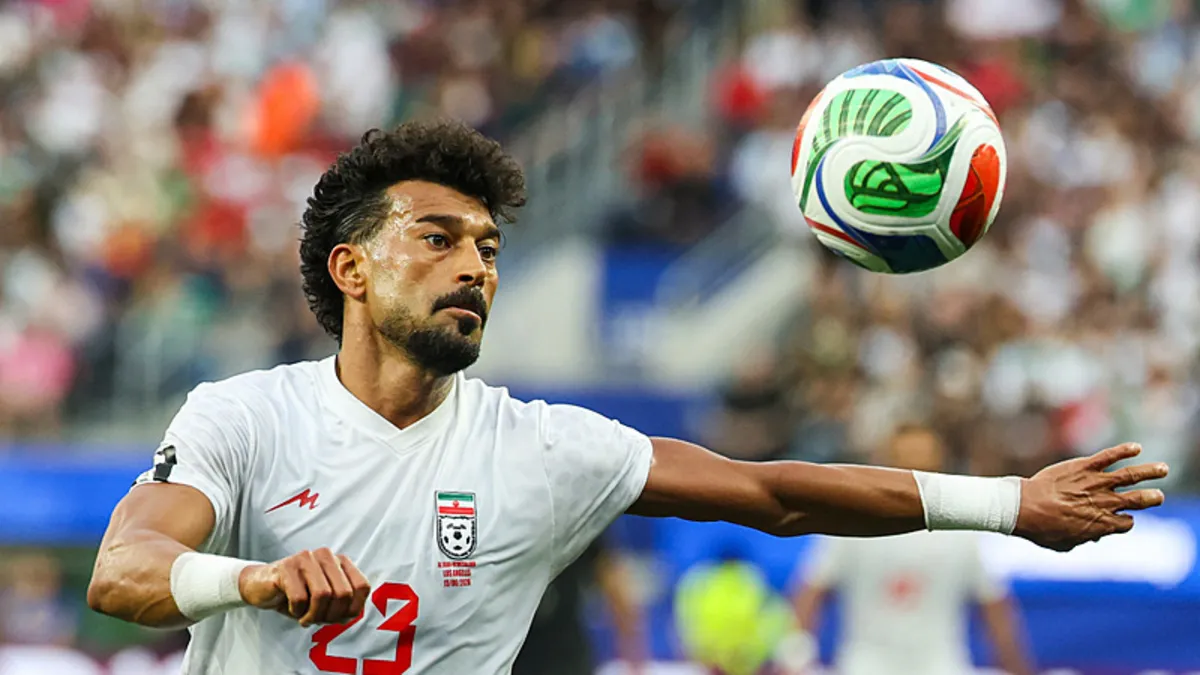 İranlı futbolcudan tepki: “Bu sizi ilgilendirmez” İranlı futbolcudan tepki: “Bu sizi ilgilendirmez”