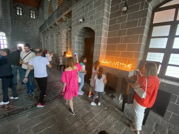 hendek-olaylarinda-zarar-gordugu-icin-onarilan-ermeni-kilisesine-ziyaretci-akini-1652768024904.jpeg