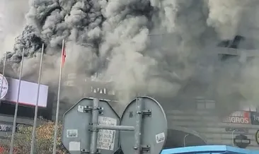 Ünlü AVM’de yangın paniği