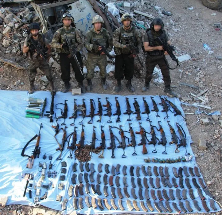 Nusaybin’de PKK’lı teröristler teslim olmadan silahları gömmüşler