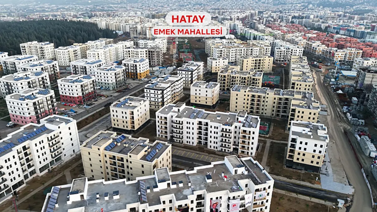 Hatay’da asrın inşası! 6 bin kişilik ekip gece gündüz çalıştı: Yollar, binalar ve tarihi eserler yeniden ayağa kaldırıldı! Hatay’da asrın inşası! 6 bin kişilik ekip gece gündüz çalıştı: Yollar, binalar ve tarihi eserler yeniden ayağa kaldırıldı!