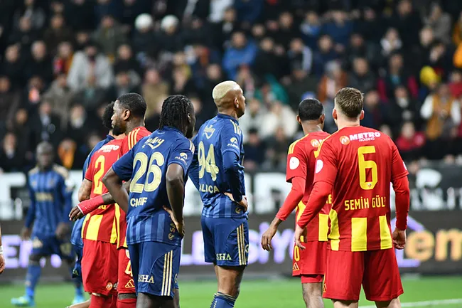 son-dakika-haberi-fenerbahce-kayserisporu-4-golle-gecti-taliscadan-duble-1775935321474.jpeg