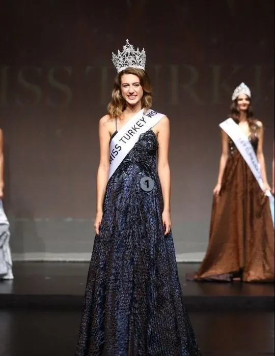 Son dakika... Miss Turkey 2017 güzeli Itır Esen’in tacı geri alındı