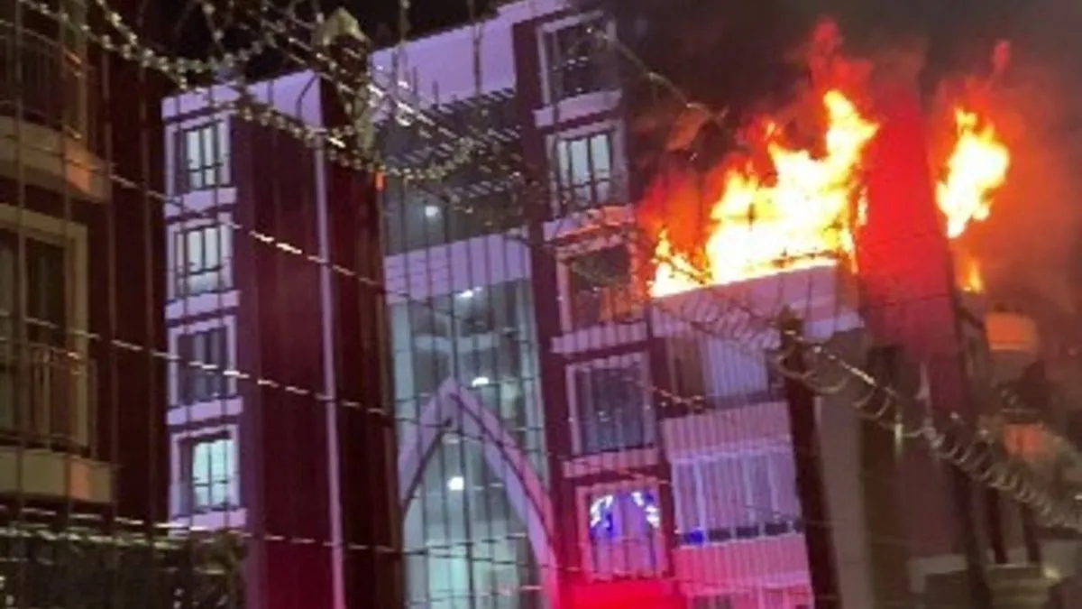 Konya’da 6 katlı apartmanda yangın paniği