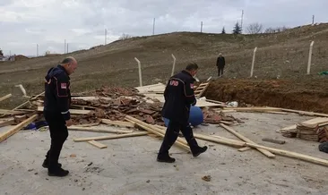 Çardak çöktü bir işçi yaralandı