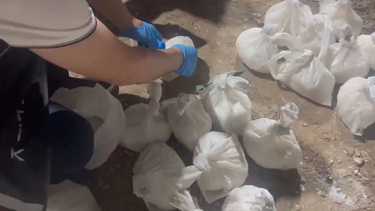 Mersin’de uyuşturucu operasyonu: 2 tutuklama Mersin’de uyuşturucu operasyonu: 2 tutuklama