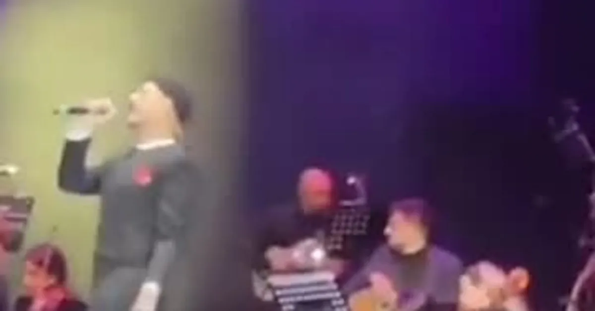 Uraz Kaygılaroğlu'ndan başarılı performans! Uraz Kaygılaroğlu Müslüm Gürses şarkısını seslendirdi! | Video