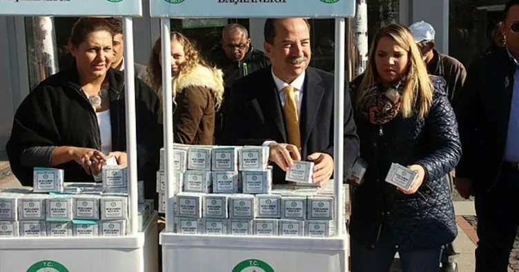 Edirne Belediyesi 10 bin kutu kandil simidi dağıttı