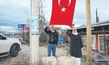 Türk bayrağını MHP’liler yeniledi