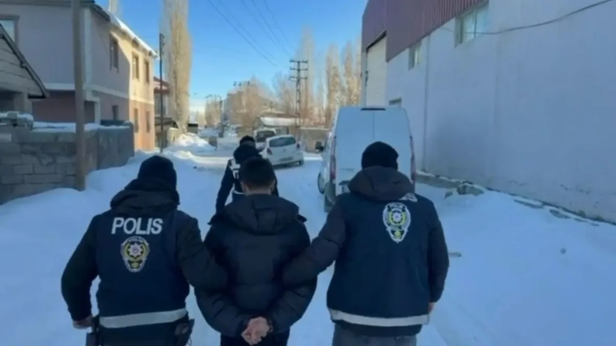 Dev operasyonda 65 tutuklama… Dört milyar liralık yasa dışı bahise darbe vurdular Dev operasyonda 65 tutuklama… Dört milyar liralık yasa dışı bahise darbe vurdular